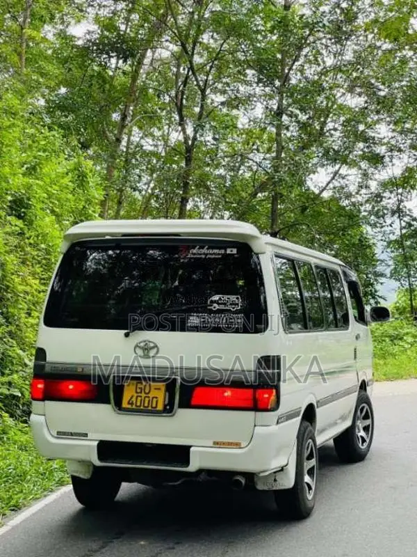 Toyota Dolphin 2000 Van (Used)