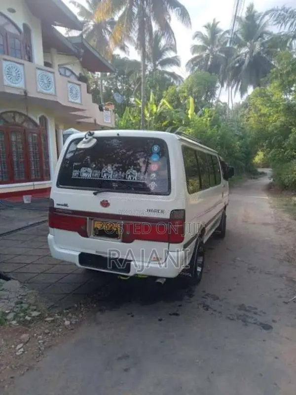 Toyota Dolphin 1995 Van (Used)