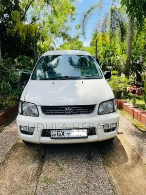 Toyota Noah 2002 Van (Used)