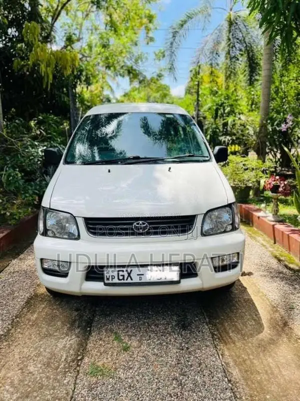Toyota Noah 2002 Van (Used)