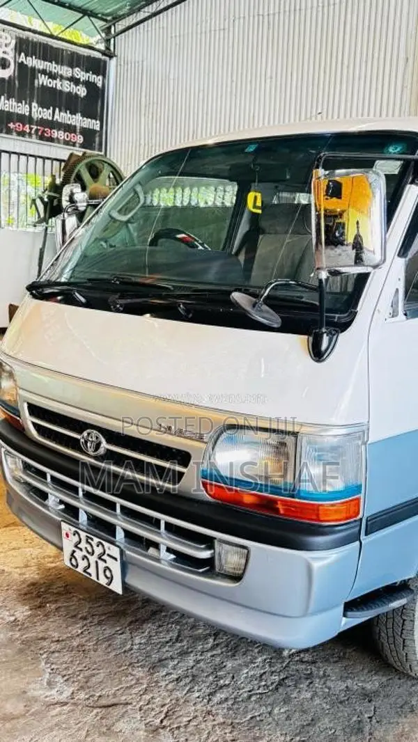 Toyota Dolphin 109 1993 Van (Used)