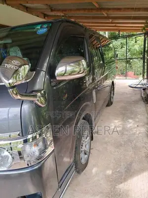 Toyota KDH 2011 Van (Used)