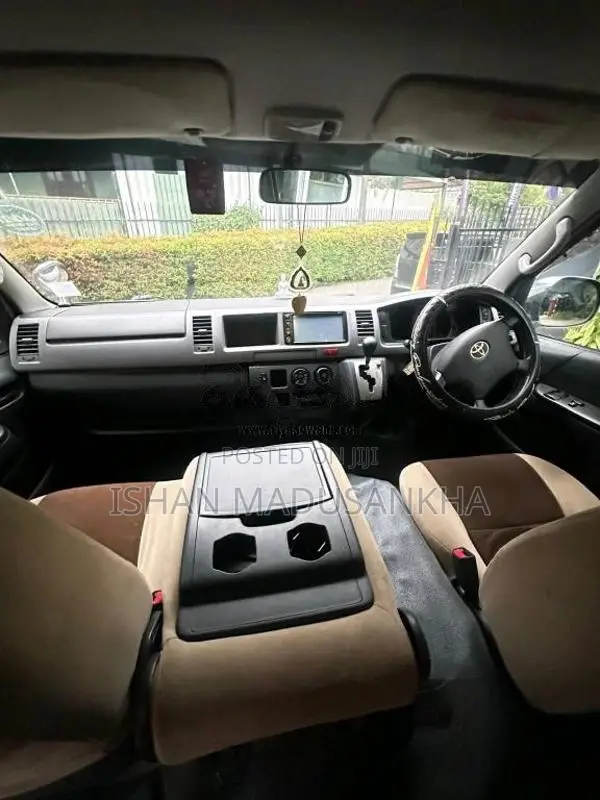 Toyota High Roof Kdh 2014 Van (Used)