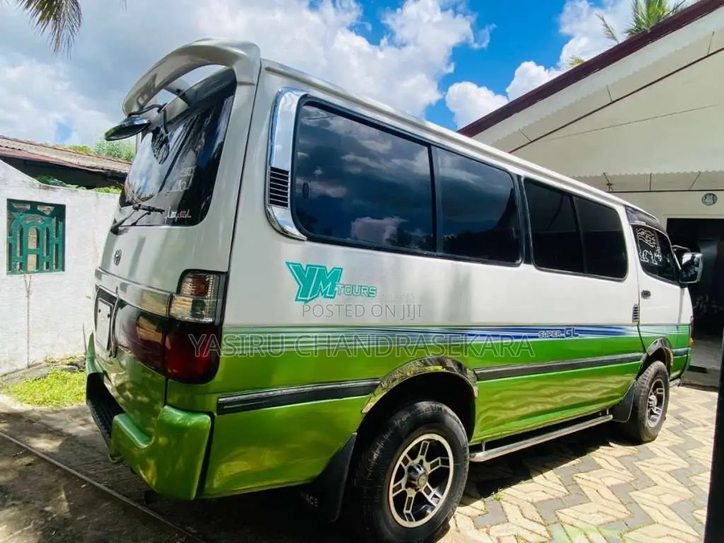 Toyota Dolphin 1993 Van (Used)