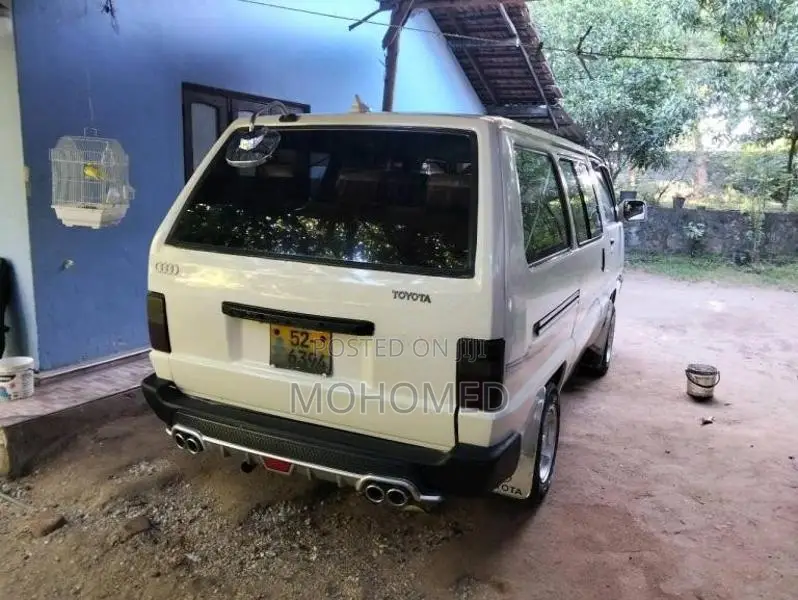 Toyota CR26 1987 Van (Used)
