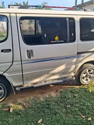 Toyota Dolphin 2000 Van (Used)