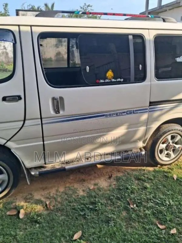Toyota Dolphin 2000 Van (Used)