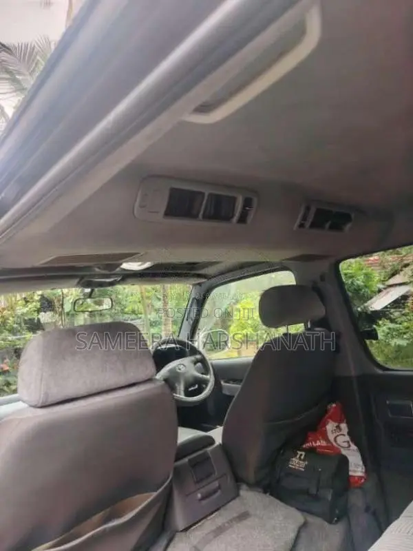 Toyota Dolphin 2002 Van (Used)