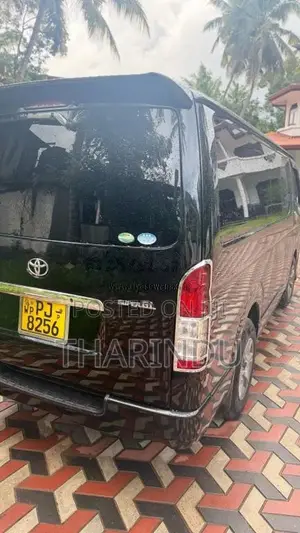 Toyota TRH 200 2016 Van (Used)