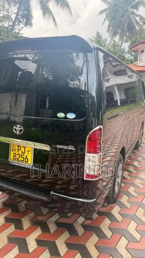 Toyota TRH 200 2016 Van (Used)