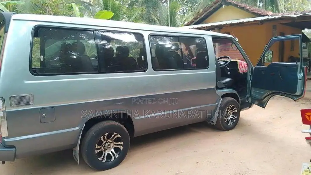 Toyota Shell 61 1988 Van (Used)