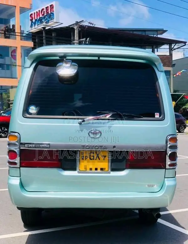 Toyota Dolphin 2002 Van (Used)