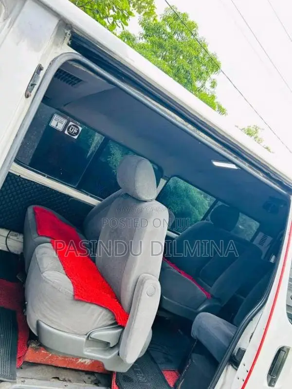 Toyota Dolphin 1996 Van (Used)