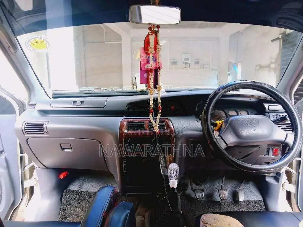 Toyota Noah 1998 Van (Used)