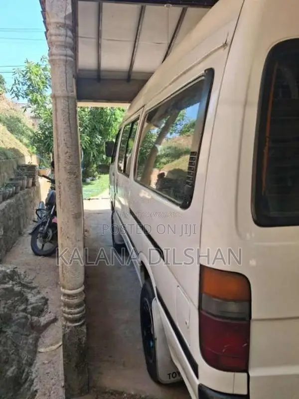 Toyota Dolphin 1994 Van (Used)