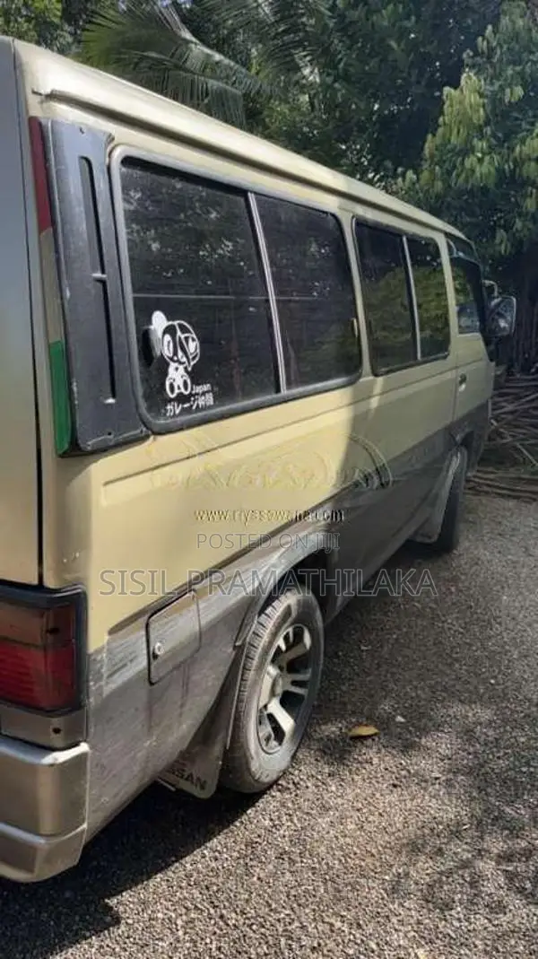 Nissan Caravan 1989 Van (Used)