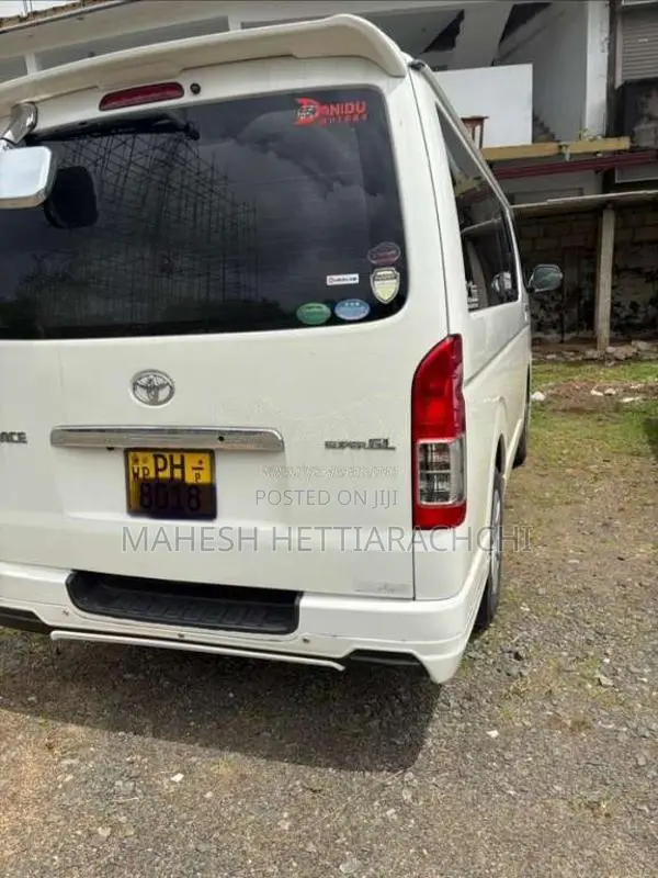 Toyota TRH 2013 Van (Used)