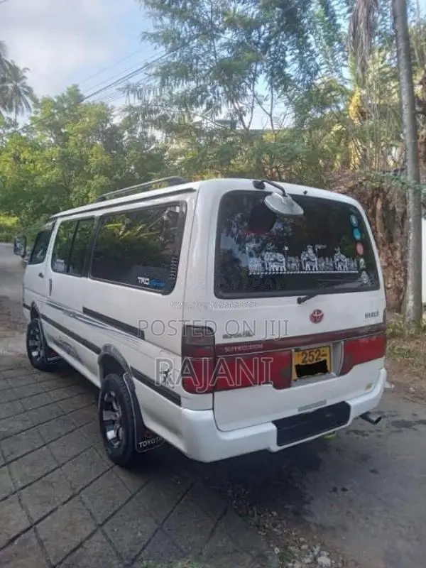Toyota Dolphin 1995 Van (Used)