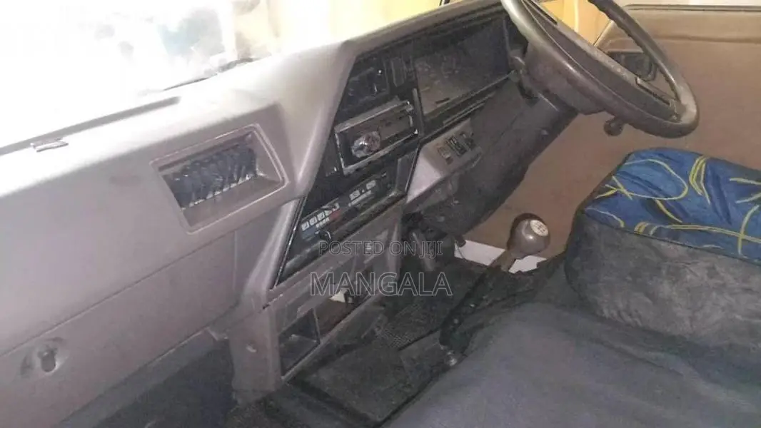 Nissan Vrg 1980 Van (Used)