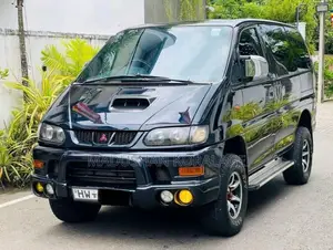 Mitsubishi L400 2004 Van (Used)