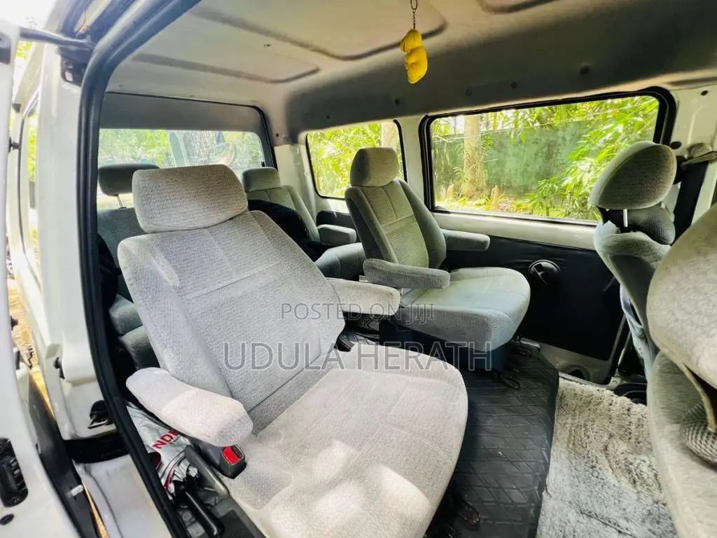Toyota Noah 2002 Van (Used)