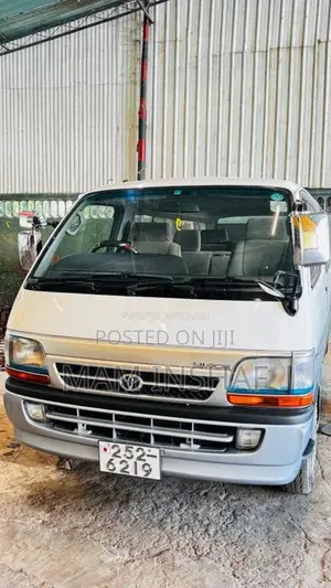 Toyota Dolphin 109 1993 Van (Used)