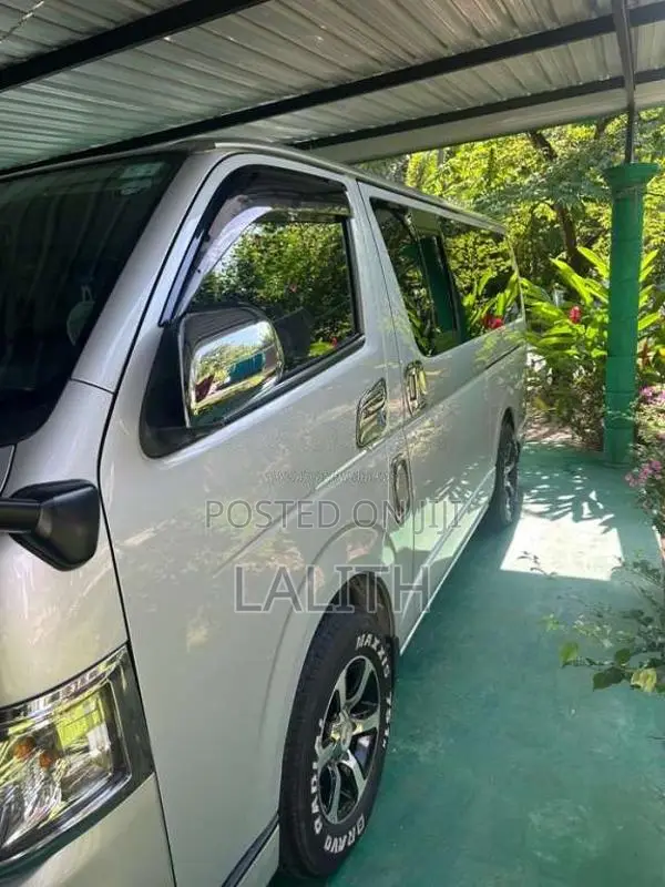 Toyota KDH 2013 Van (Used)