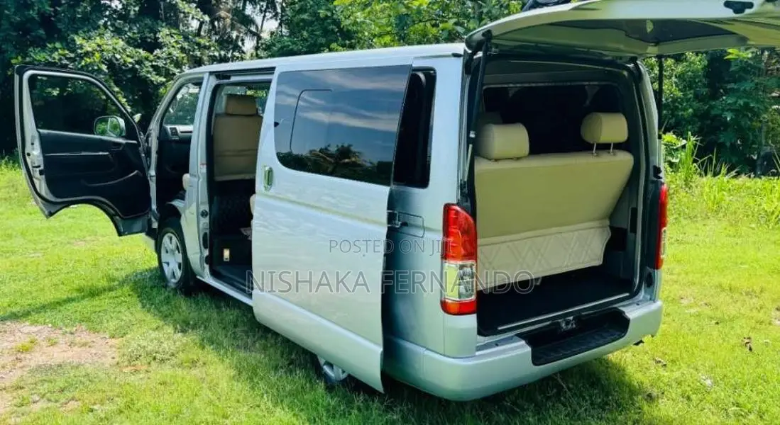 Toyota KDH 2016 Van (Used)