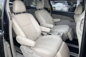 Toyota Estima 2010 Van (Used)
