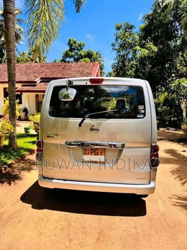 Nissan NV200 2011 Van (Used)