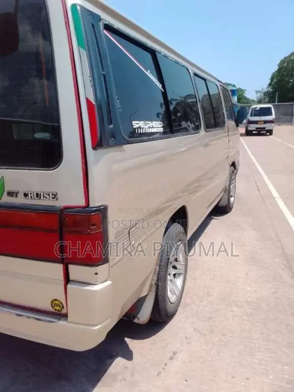 Nissan Caravan 1988 Van (Used)