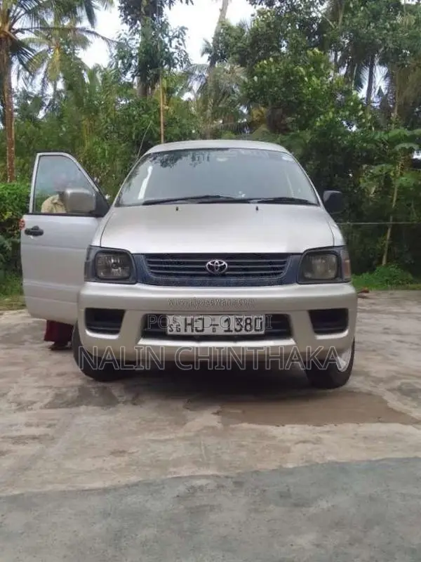Toyota Noah 1999 Van (Used)