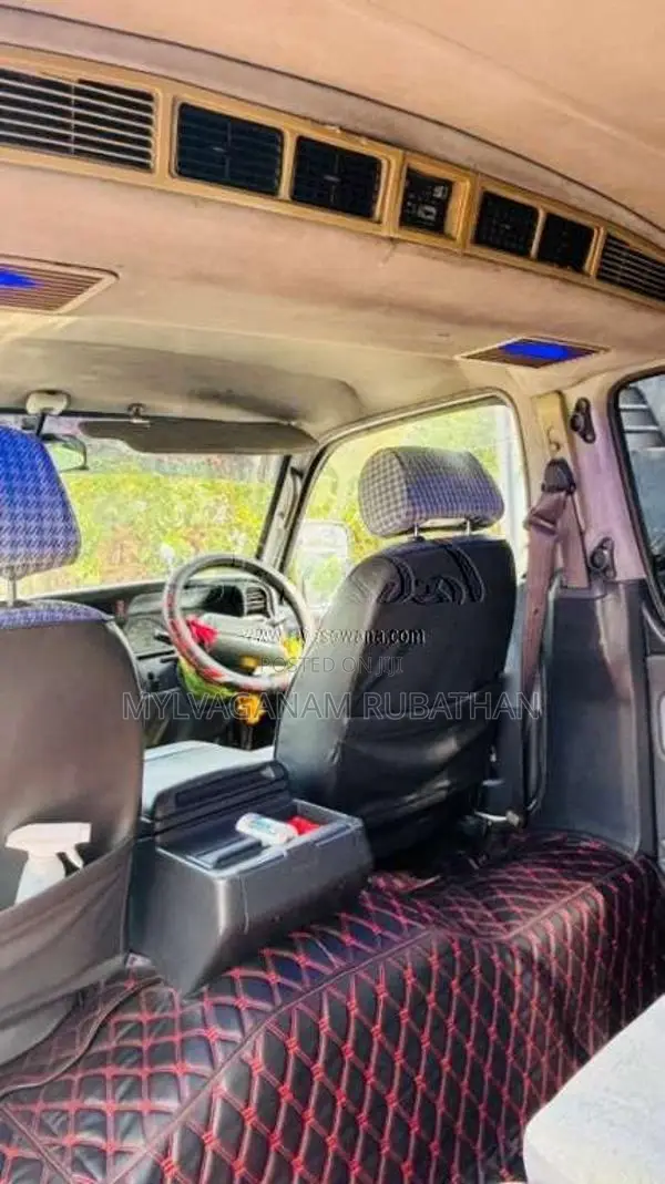 Toyota Hiace 113 1998 Van (Used)