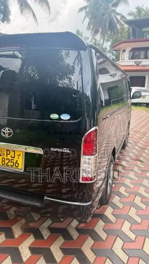 Toyota TRH 200 2016 Van (Used)
