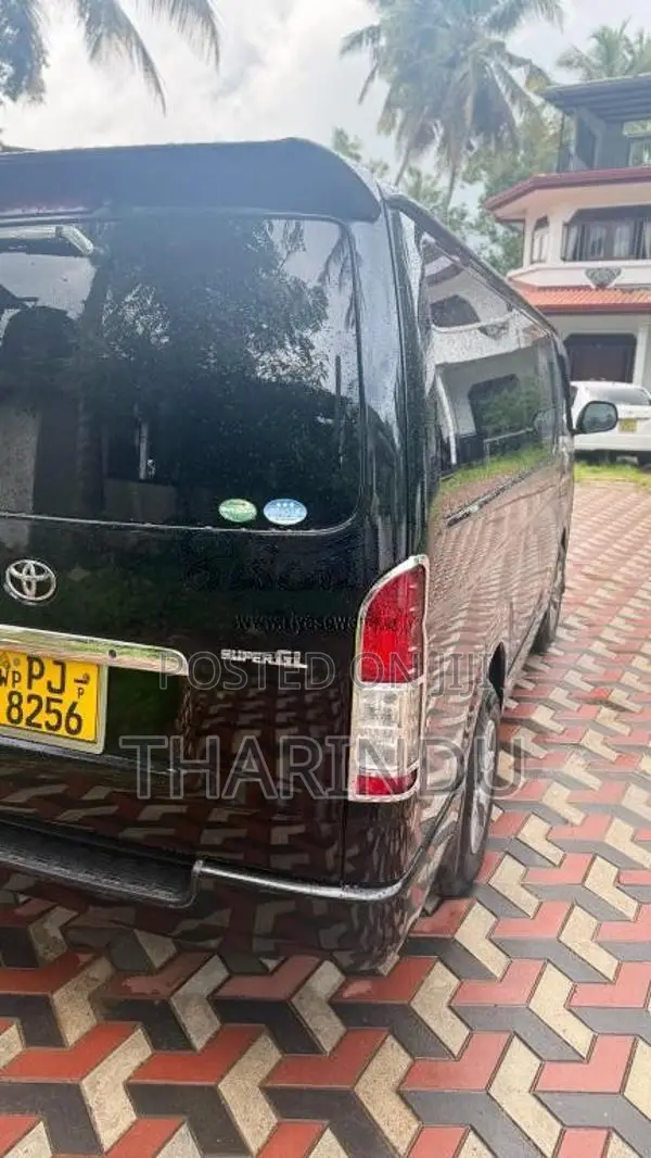 Toyota TRH 200 2016 Van (Used)