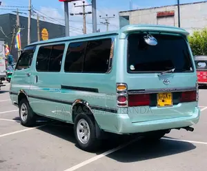 Toyota Dolphin 2002 Van (Used)
