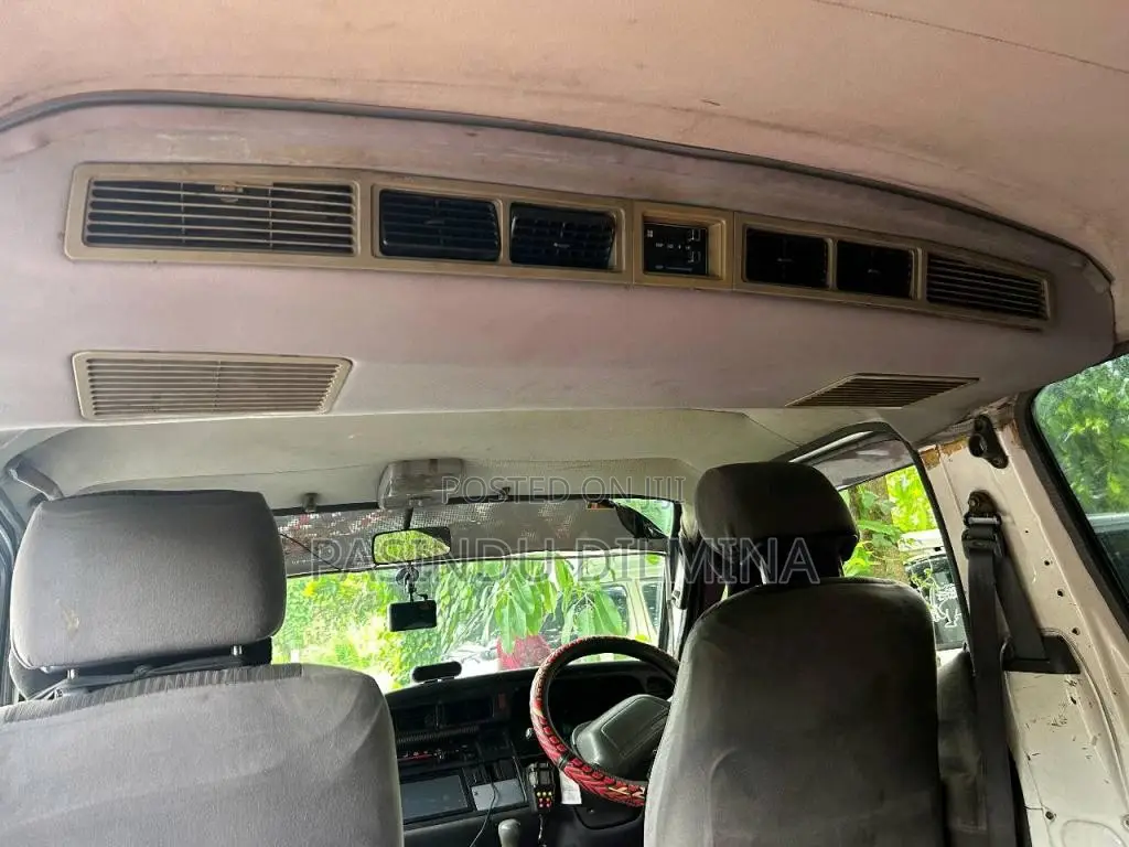 Toyota Dolphin 1996 Van (Used)