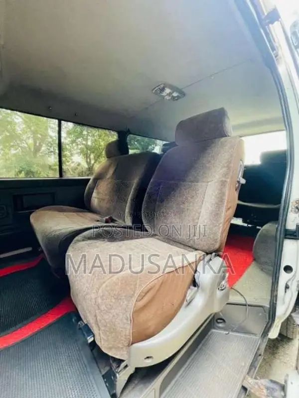 Toyota Dolphin 2000 Van (Used)