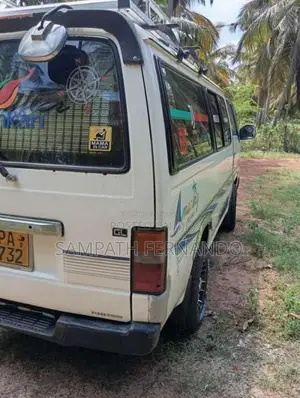 Nissan Caravan 2001 Van (Used)