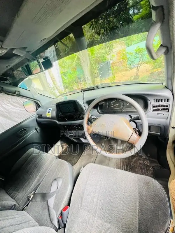 Toyota Noah 2004 Van (Used)