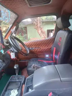 Toyota Dolphin 1995 Van (Used)