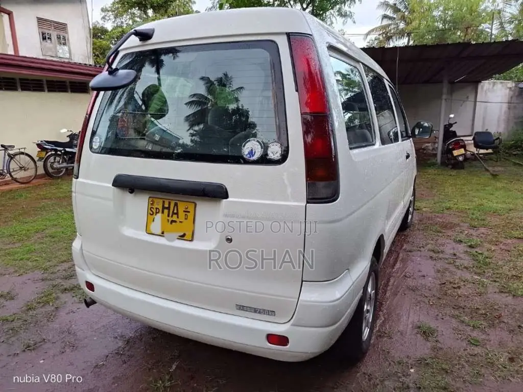 Toyota Noah 1997 Van (Used)
