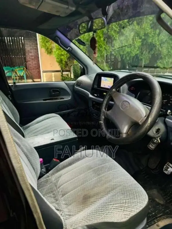 Toyota Noah 1999 Van (Used)