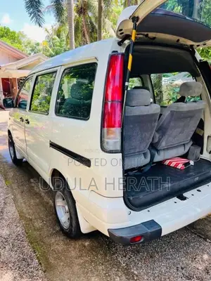 Toyota Noah 2002 Van (Used)