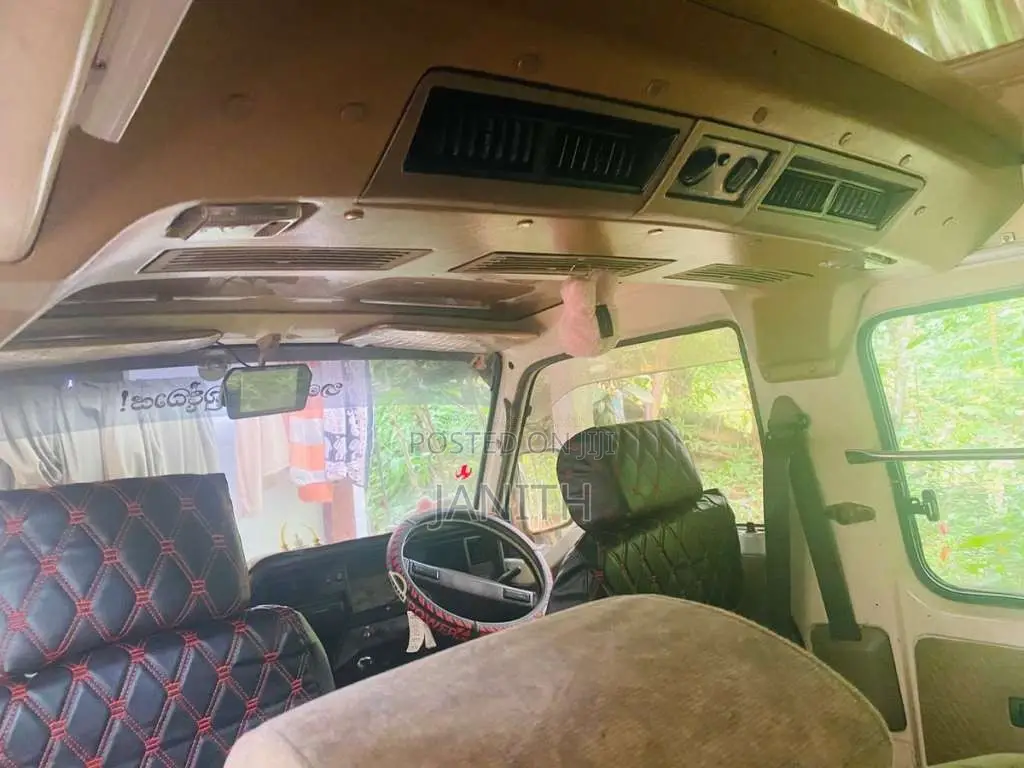 Nissan Caravan 1990 Van (Used)