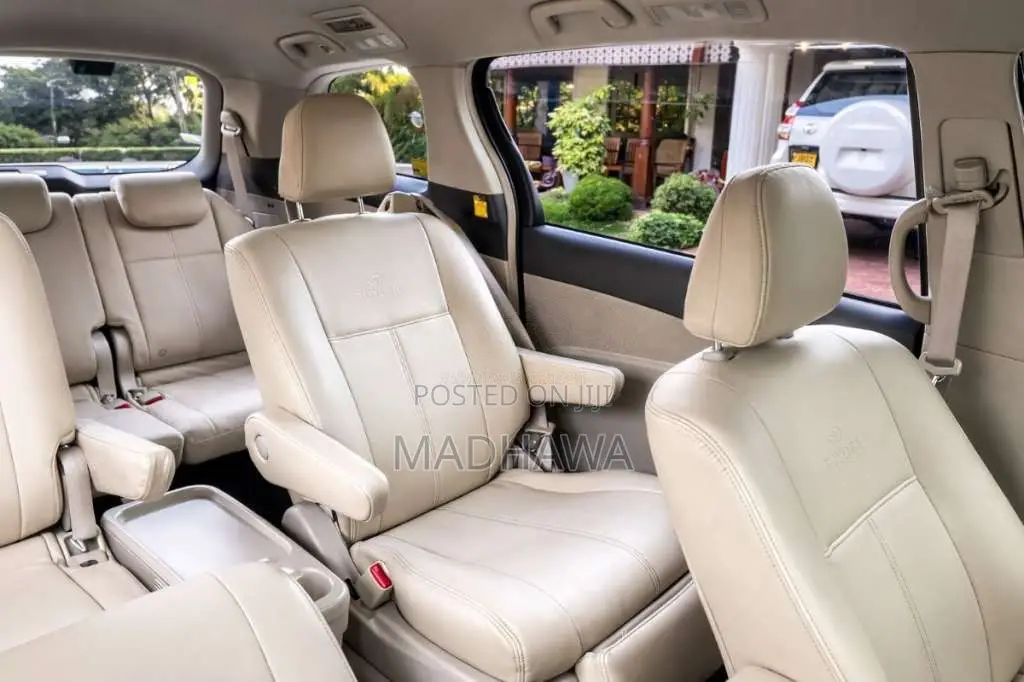 Toyota Estima 2010 Van (Used)