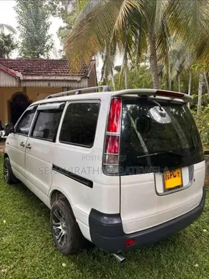 Toyota CR42 2004 Van (Used)