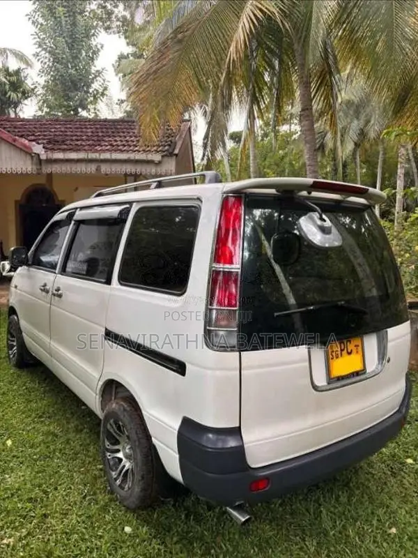 Toyota CR42 2004 Van (Used)