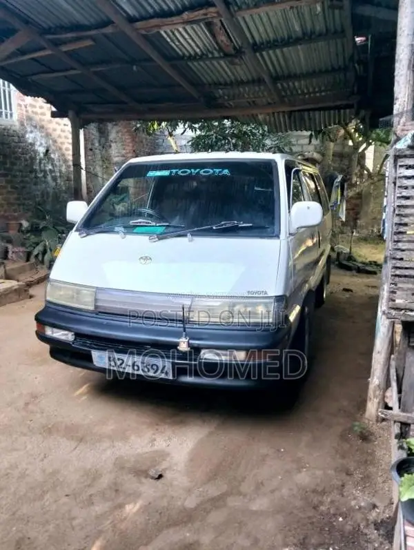Toyota CR26 1987 Van (Used)