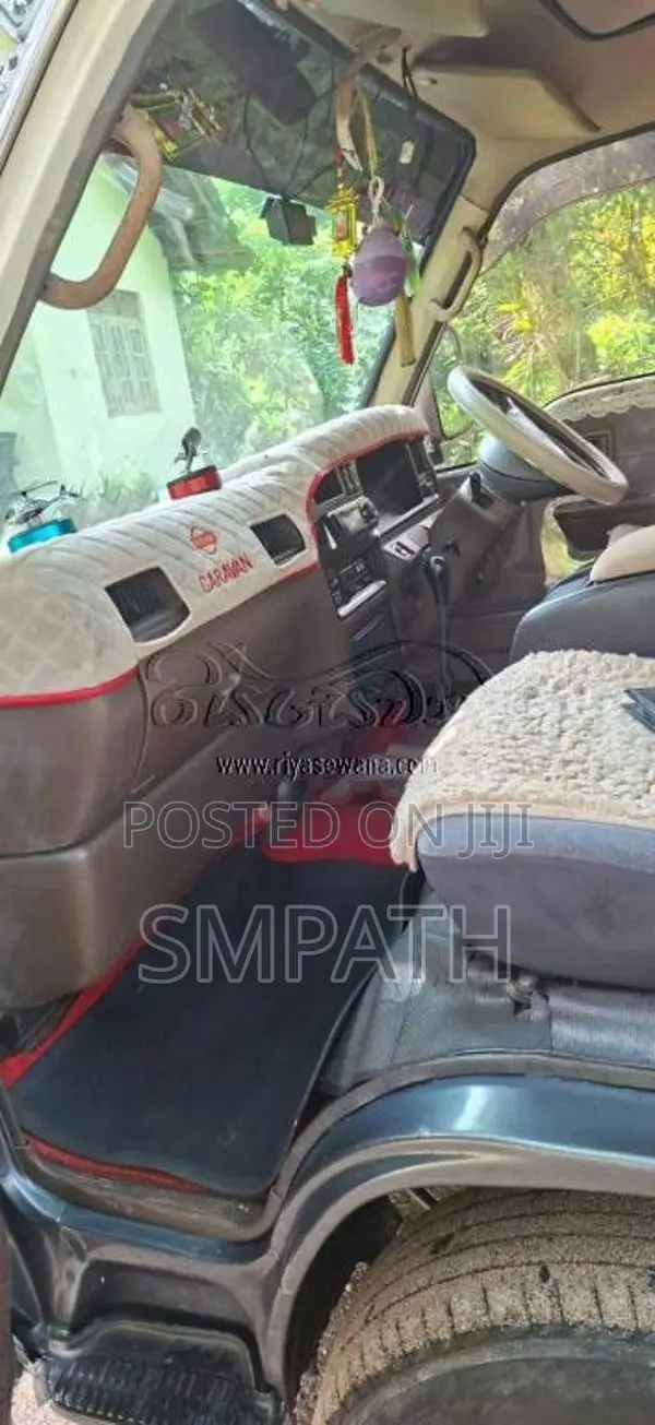 Nissan Caravan 1993 Van (Used)